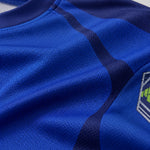 Gros plan sur le tissu du maillot Blue Lock Japon